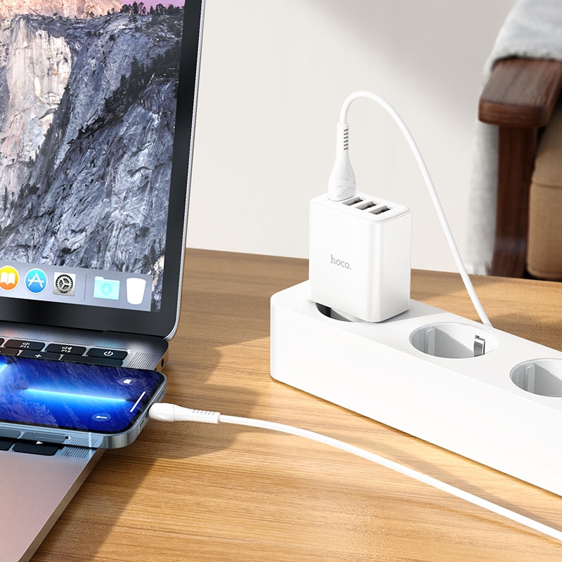hoco-c102a-fuerza-qc3-four-port-wall-charger-eu-set-usb-to-ltn-charging.jpg