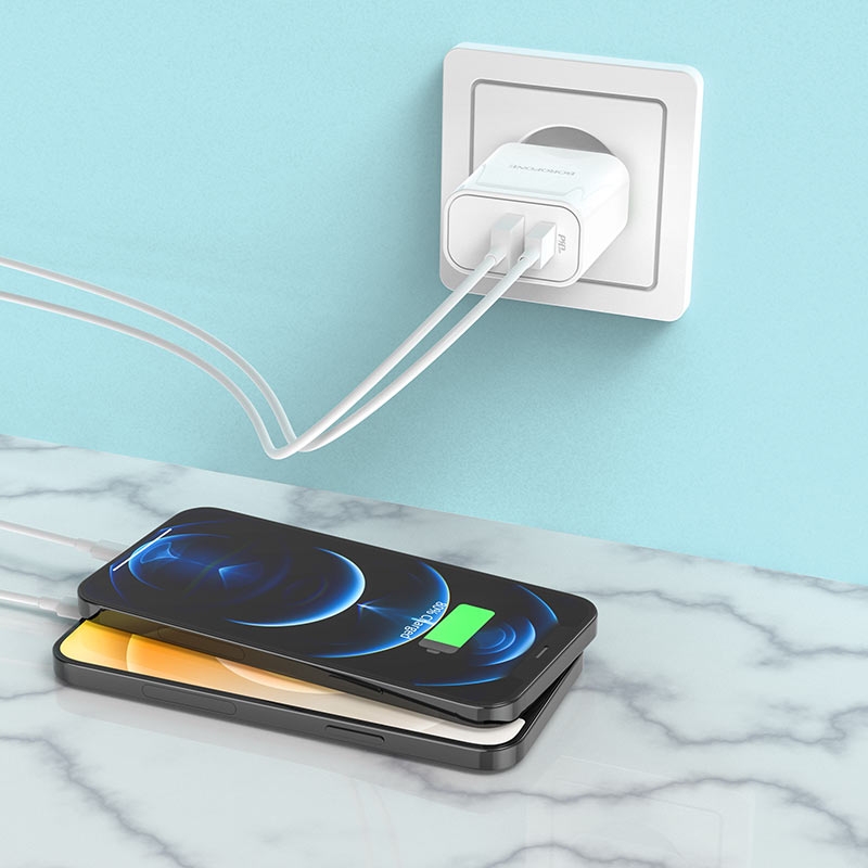 borofone-ba55a-crown-speed-dual-port-pd20w-qc3-charger-eu-interior.jpg